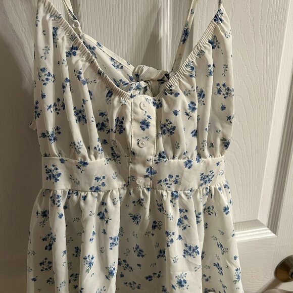 Floral Romper Women's Sleeveless Blue White Button Front‎ Tie Back Casual Cute - Picture 2 of 8